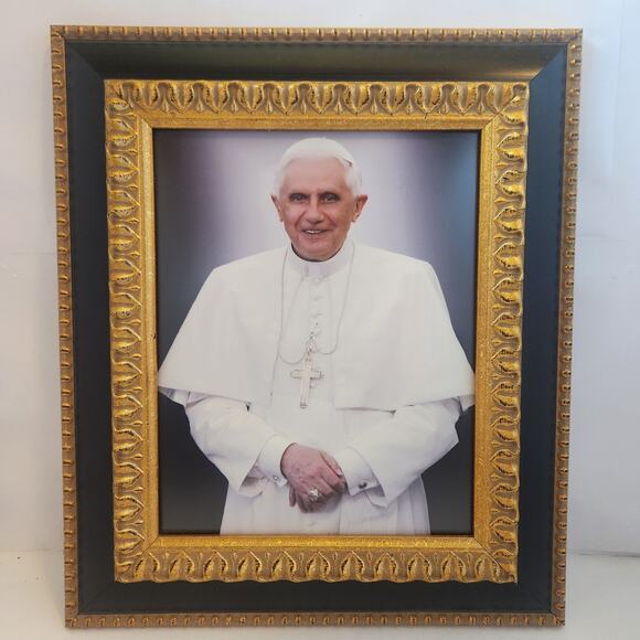 Beautifully Framed Pope Benedict XVI Handcrafted by Nelson Woodcraft  9.5x7.5 - Picture 1 of 4